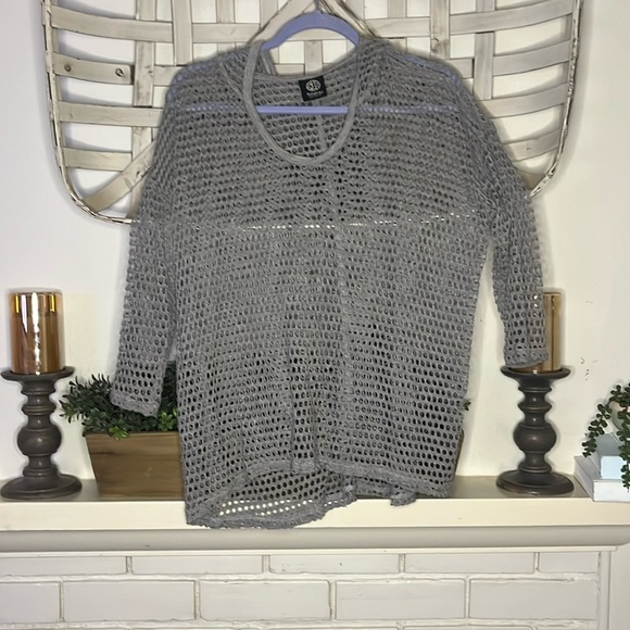 Bobeau top with hood - Picture 1 of 3